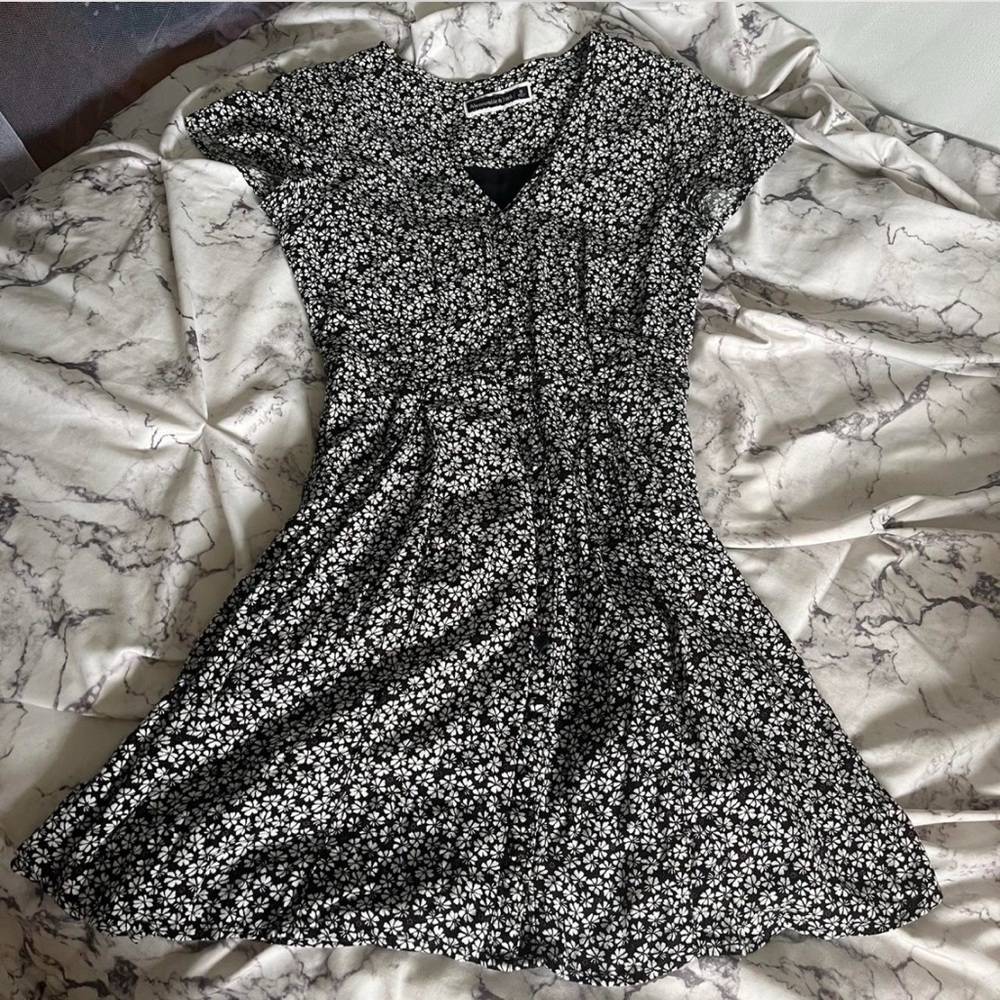 black & white daisy print minidress
